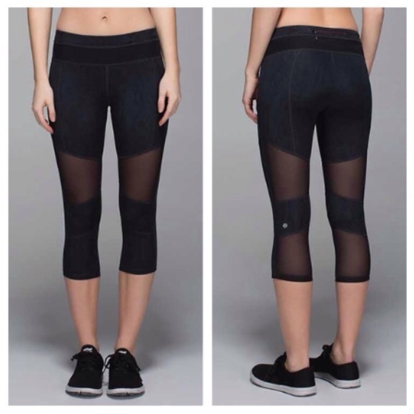 lululemon athletica Pants - Lululemon Mesh With Me Crop in Desert Snake
